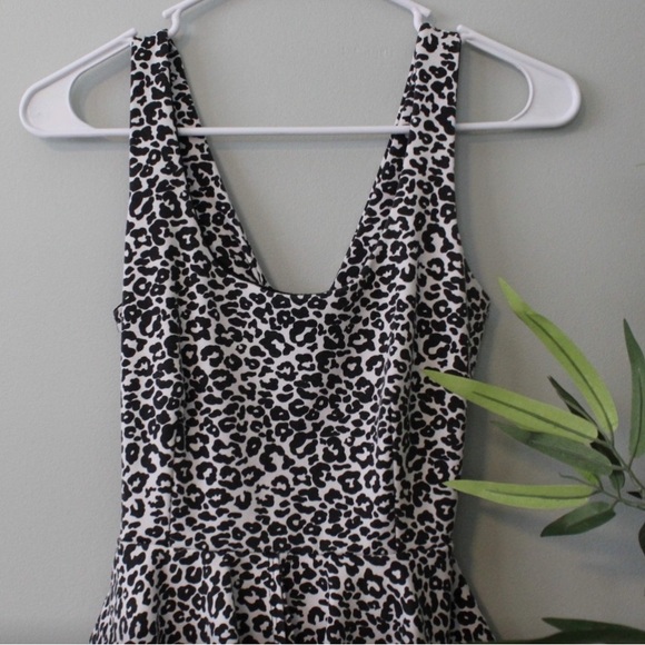 FLAWLESS WINDSOR Open Back Leopard Peplum Bodycon Mini Dress (XS) - Picture 4 of 6